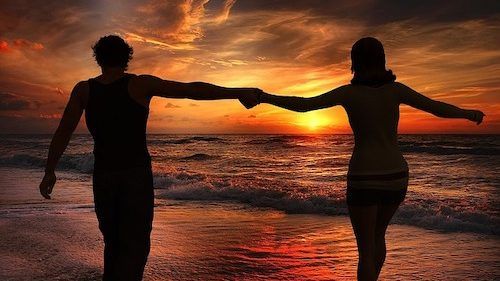 illustration montrant l’évolution progressive d’une relation amoureuse après consultation avec reprise de contact et amélioration de la communication