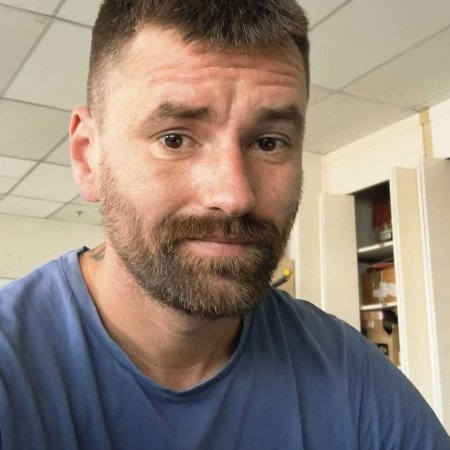 Homme belge de 41 ans donne son avis sur une consultation avec Marabout Nawan et explique l’amélioration de la communication dans son couple