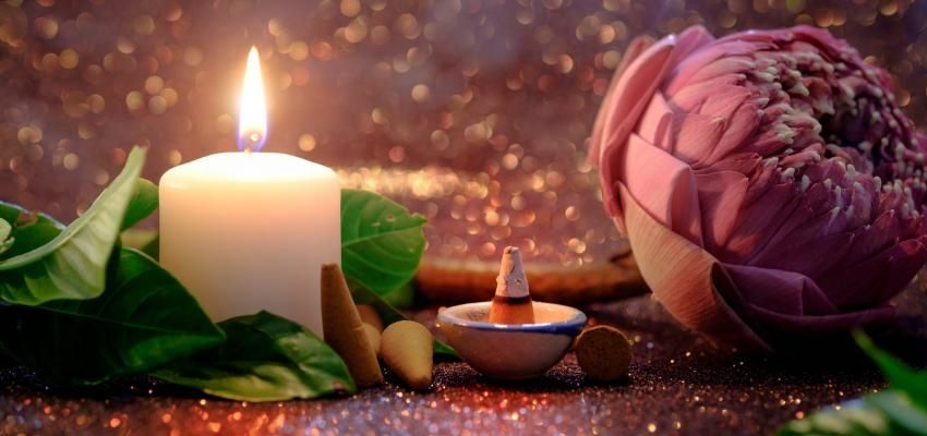 Rituel spirituel de réconciliation amoureuse réalisé par le Grand Marabout Nawan pour restaurer l’harmonie et l’amour dans une relation.