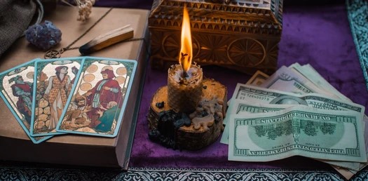 Rituel argent rapide réalisé par le Grand Marabout Puissant Nawan pour attirer la richesse et débloquer les finances.