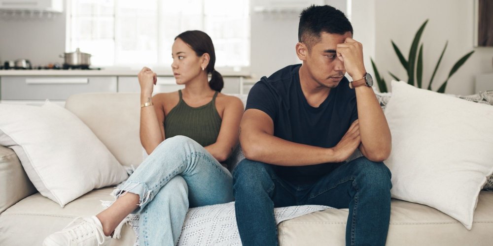 Couple séparé en Suisse symbolisant une rupture amoureuse et le désir de retour affectif