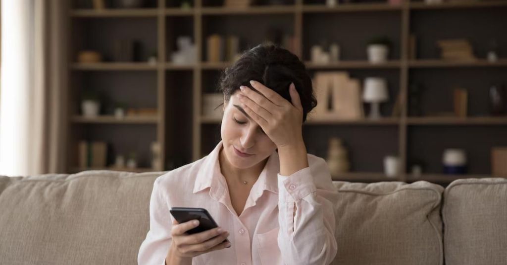 Messages, notifications et signes subtils montrant qu’un ex pense encore à son ancien partenaire