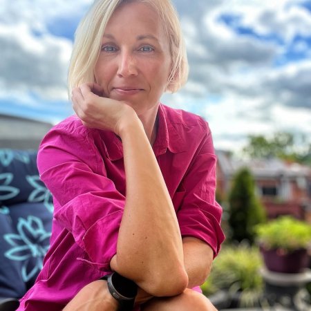 Femme française de 34 ans partage son témoignage après une consultation amour rapide avec Marabout Nawan et une amélioration de sa situation sentimentale