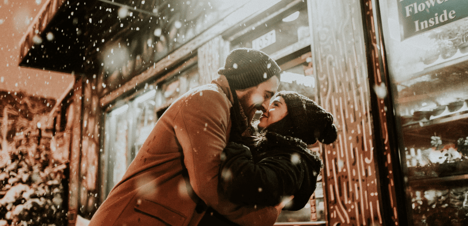 personne avançant vers une relation amoureuse stable après avoir dépassé ses blocages émotionnels