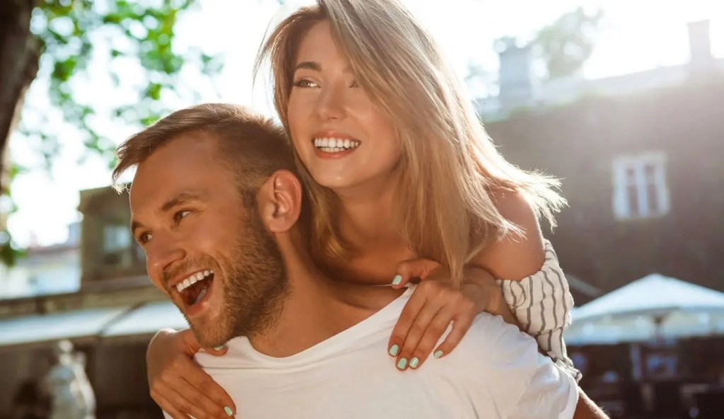 La joie partagée dans les moments ordinaires est l'un des signes les plus fiables d'une relation solide.