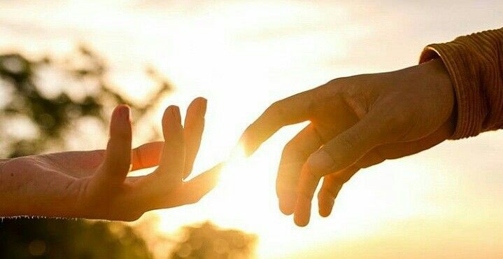 couple réconcilié et apaisé après une intervention spirituelle du grand marabout puissant Nawan - retrouver l'amour, la confiance et la sérénité après une crise profonde