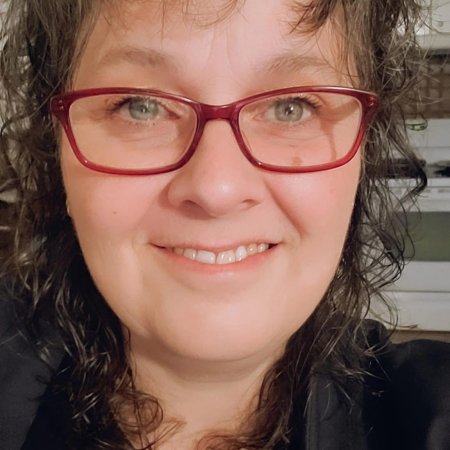 femme en France retrouvant la sérénité après un blocage amoureux grâce à l’accompagnement du voyant médium Nawan